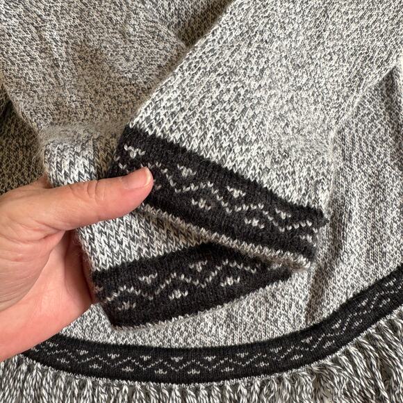 Alpaca Imports Boho Gray Handmade in Peru Knit Sweater Hoodie Small Fringe EUC - Picture 7 of 12
